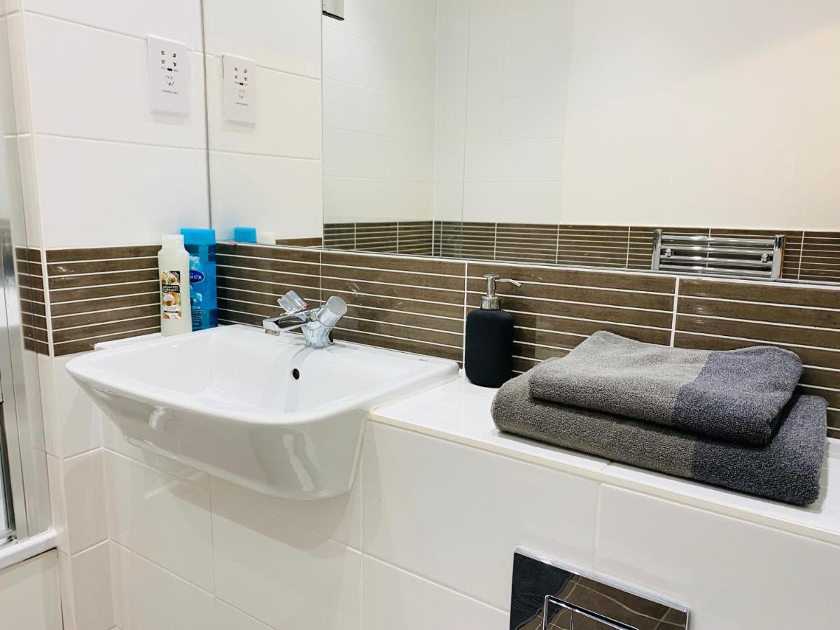 Spacious Two Bedroom Apartment In Balham Лондон Екстериор снимка