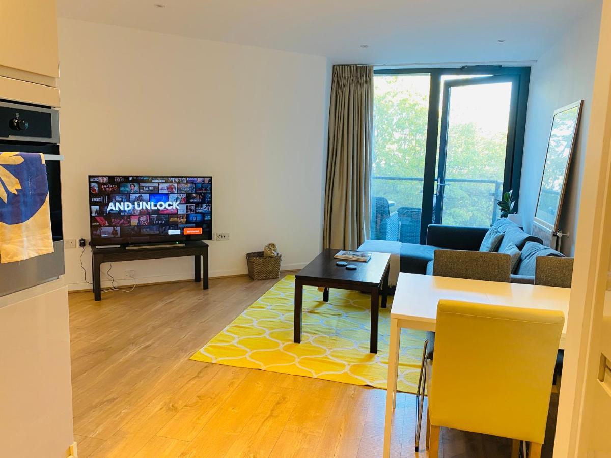 Spacious Two Bedroom Apartment In Balham Лондон Екстериор снимка